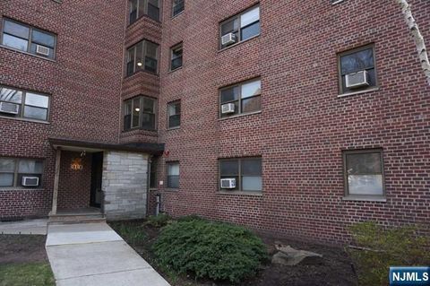 Photo of 3030 Edwin Ave #2 A, Fort Lee, NJ 07024 (MLS # 25024769)