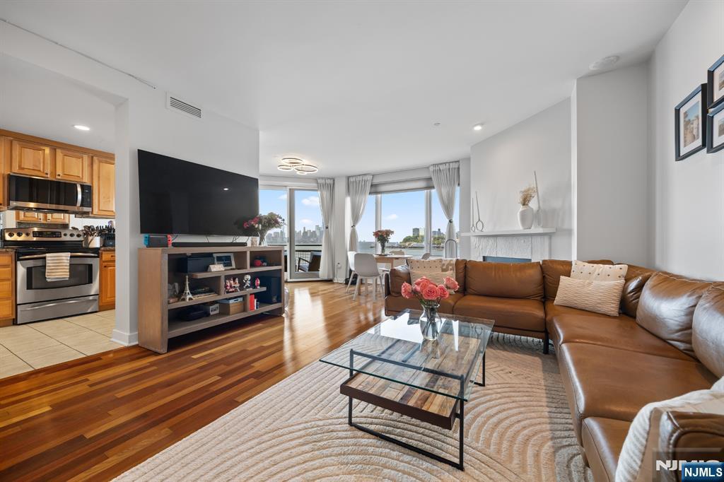 600 Harbor Boulevard 964