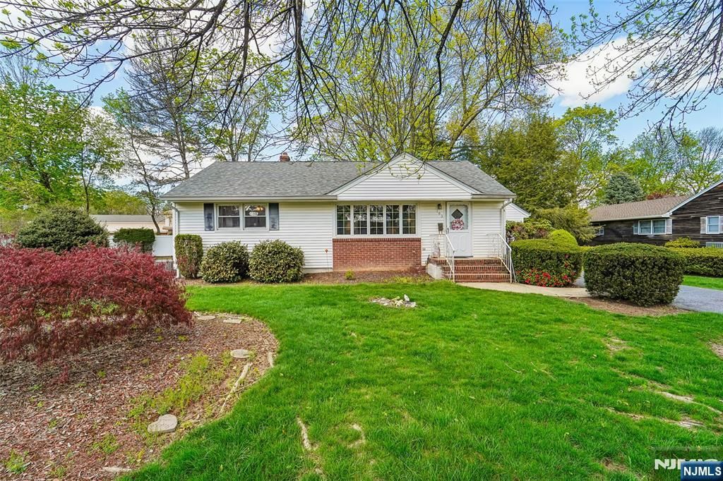 Photo of 193 Homestead Road, Paramus, NJ 07652 (MLS # 26012279)