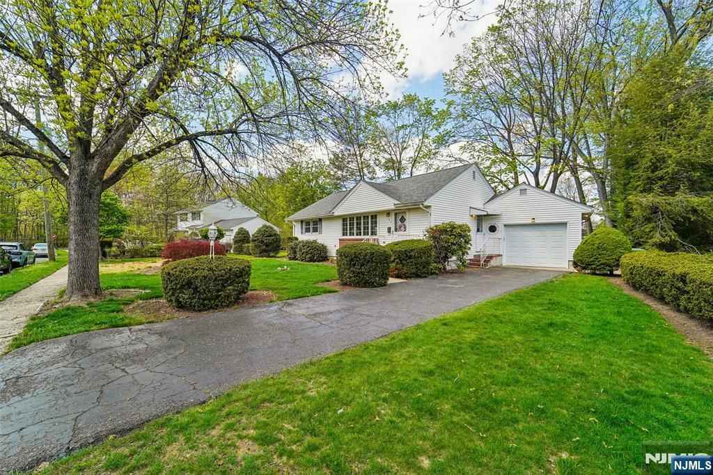 Photo of 193 Homestead Road, Paramus, NJ 07652 (MLS # 26012279)