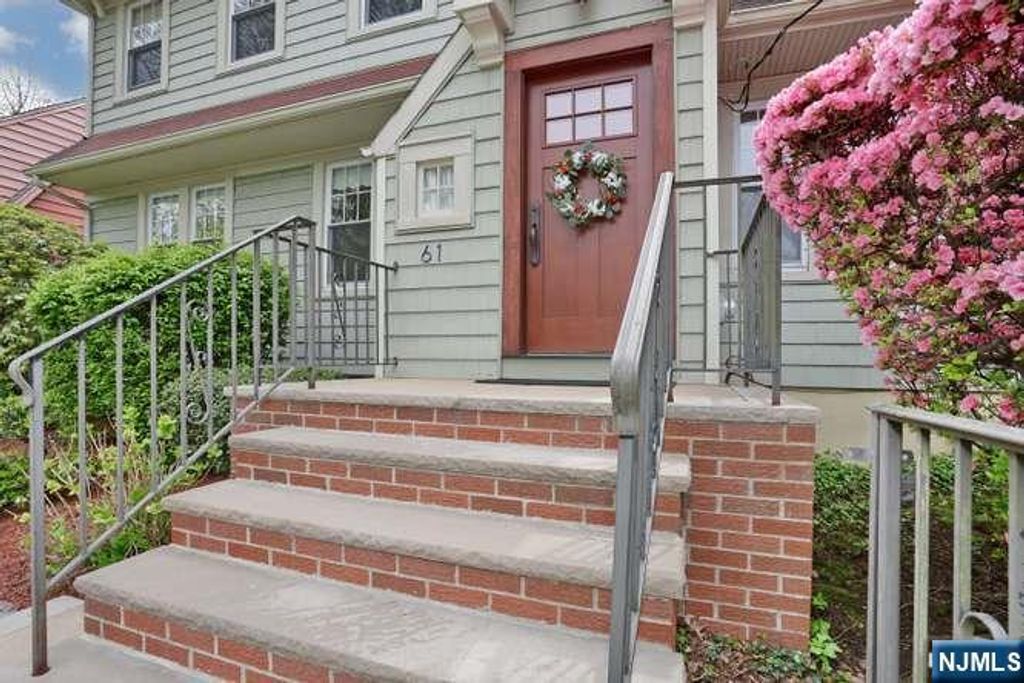 Photo of 61 Hawthorne Terrace, Leonia, NJ 07605 (MLS # 26015254)