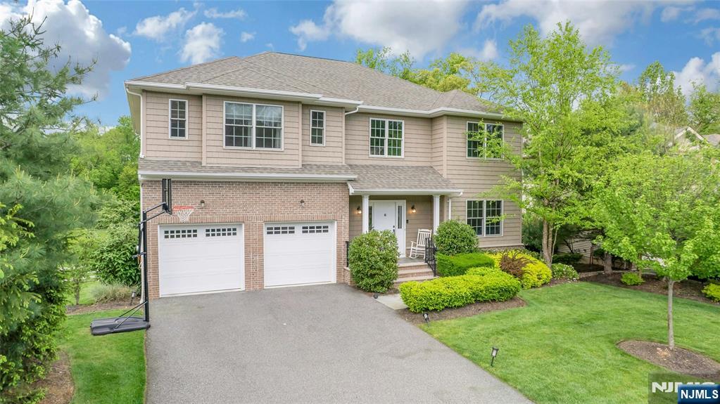 Property for Sale at 46 Haggerty Drive, West Orange, New Jersey - Bedrooms: 4 
Bathrooms: 4 
Rooms: 10  - $1,049,000