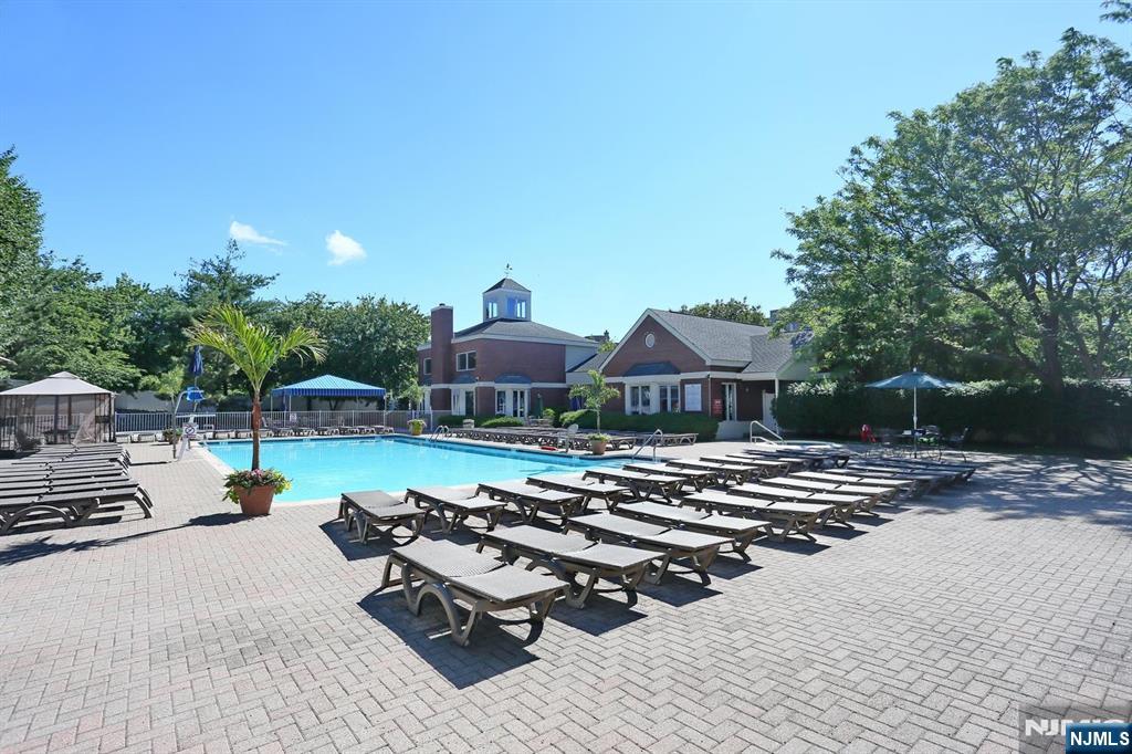 403 Livingston Court N403