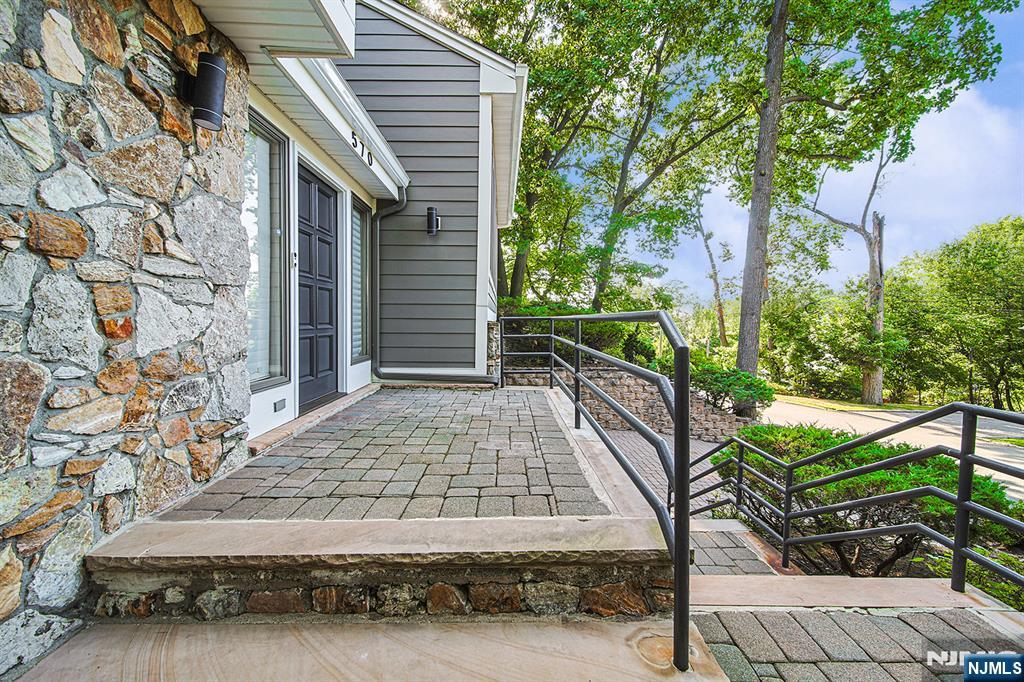 570 Grandview Terrace