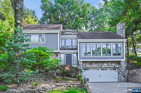 Photo of 570 Grandview Terrace, Leonia, NJ 07605 (MLS # 26033446)