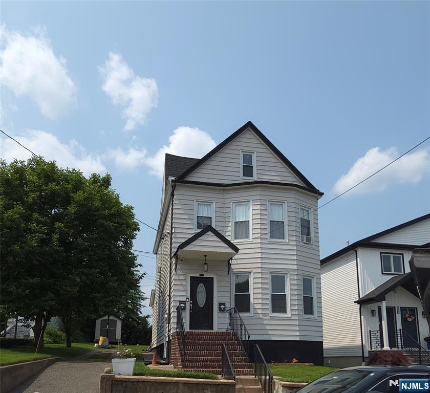 145 Dewey St 1, Garfield, New Jersey - 2 Bedrooms  
1 Bathrooms  
5 Rooms - 