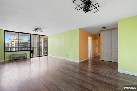 Photo of 200 Winston Dr #2921, Cliffside Park, NJ 07010 (MLS # 25038947)