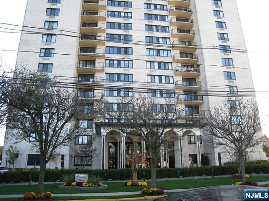 Spacious, 1bed,1.5bath,terrace with beautiful sunset view, all utilities + basic cable/internet +1 indoor parking space included ,24hr doorman, ex rm, pool, close to shops, restaurants, schools, NY trans, 3:1 ratio, nice location!