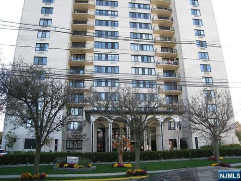 Photo of 1590 Anderson Ave #14B, Fort Lee, NJ 07024 (MLS # 26015345)