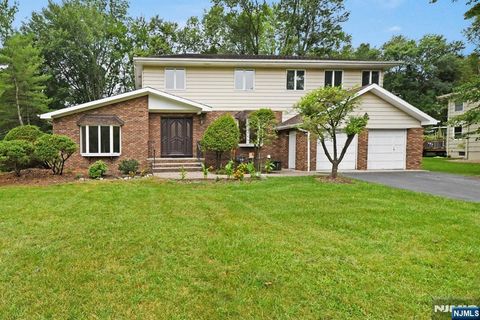 Photo of 22 Gloria Dr, Allendale, NJ 07401 (MLS # 26008065)