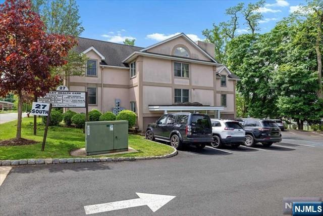 27 S Franklin Turnpike 301