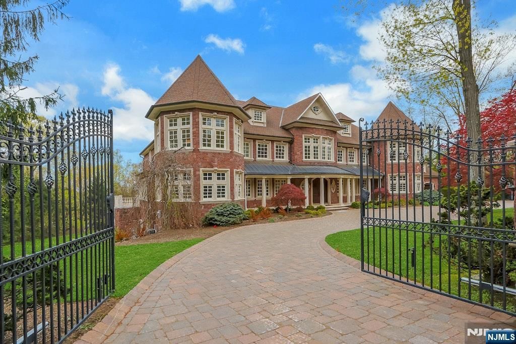 Photo of 67 Robin Lane, Alpine, NJ 07620 (MLS # 26014249)