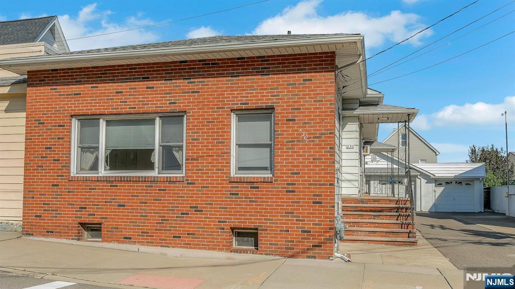230 Lincoln Place