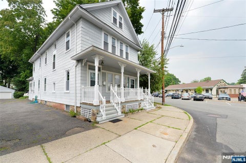 Photo of 42 Park AVE, Allendale, NJ 07401 (MLS # 26026781)