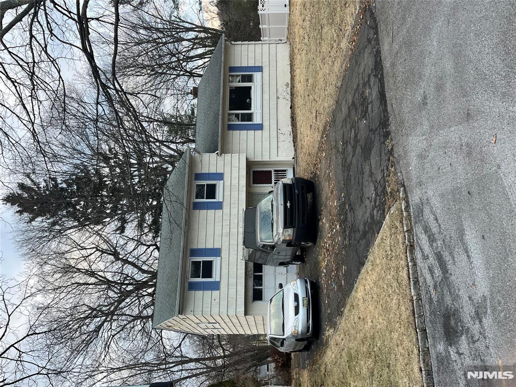 28 Martha Road, Roseland, New Jersey - 3 Bedrooms  
2 Bathrooms  
8 Rooms - 