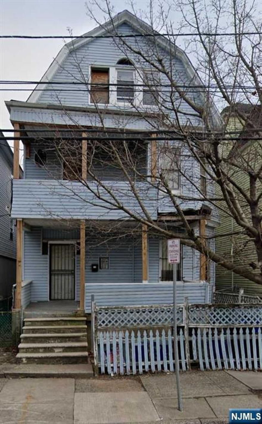 multi-family house in need of major repair, Sold as-is, fully occupied. DO NOT DISTURB TENANTS, DO NOT WALK THE PROPERTY. Buyer responsible for all inspections/certificates and to make any necessary repairs. Txt newark255 to 973-339-3523 for more info.