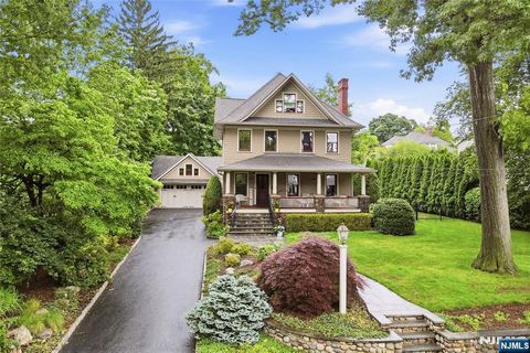 Photo of 283 Highwood AVE, Ridgewood Village, NJ 07450 (MLS # 26023846)