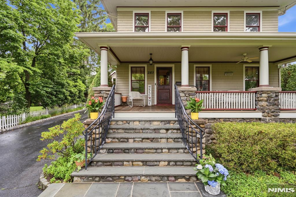 283 Highwood