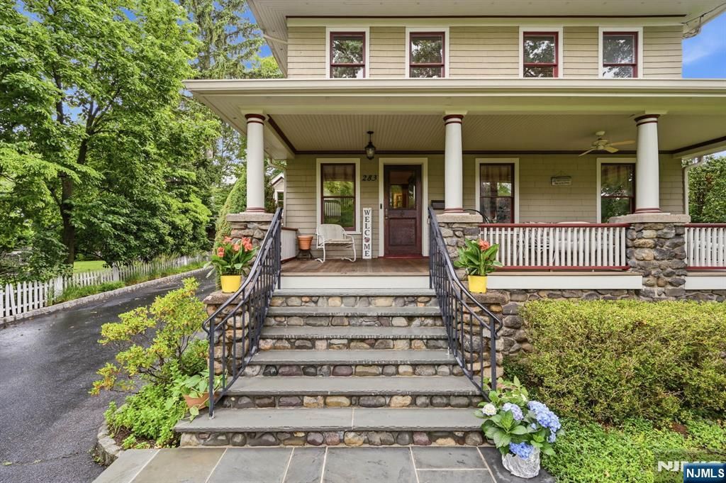 Photo of 283 Highwood AVE, Ridgewood Village, NJ 07450 (MLS # 26023846)