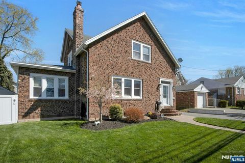 90 E Quackenbush Avenue, Dumont, NJ 07628 - MLS#: 25012541