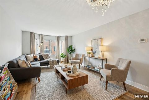 403 Hancock Court 403 Edgewater NJ 07020