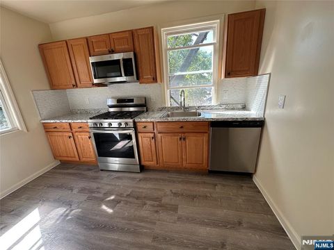 Photo of 195 Stanley Pl, Hackensack, NJ 07601 (MLS # 25034810)