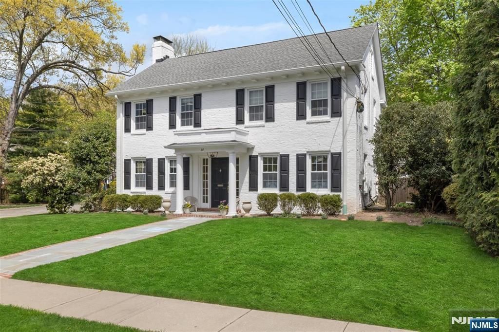 Photo of 37 Oak Street, Tenafly, NJ 07670 (MLS # 26013828)