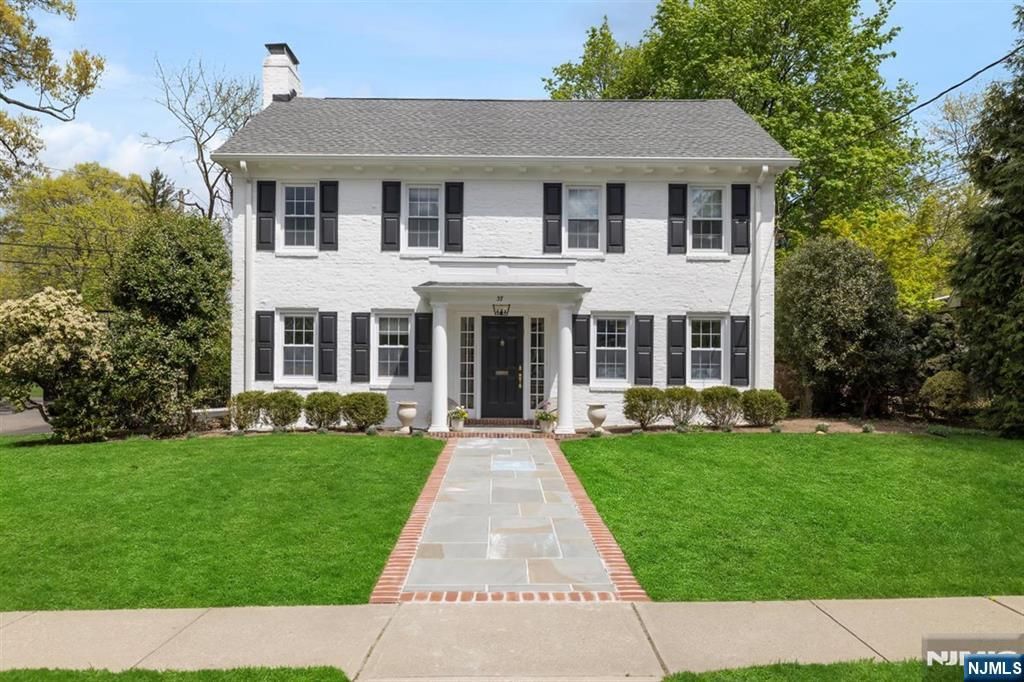 Photo of 37 Oak Street, Tenafly, NJ 07670 (MLS # 26013828)