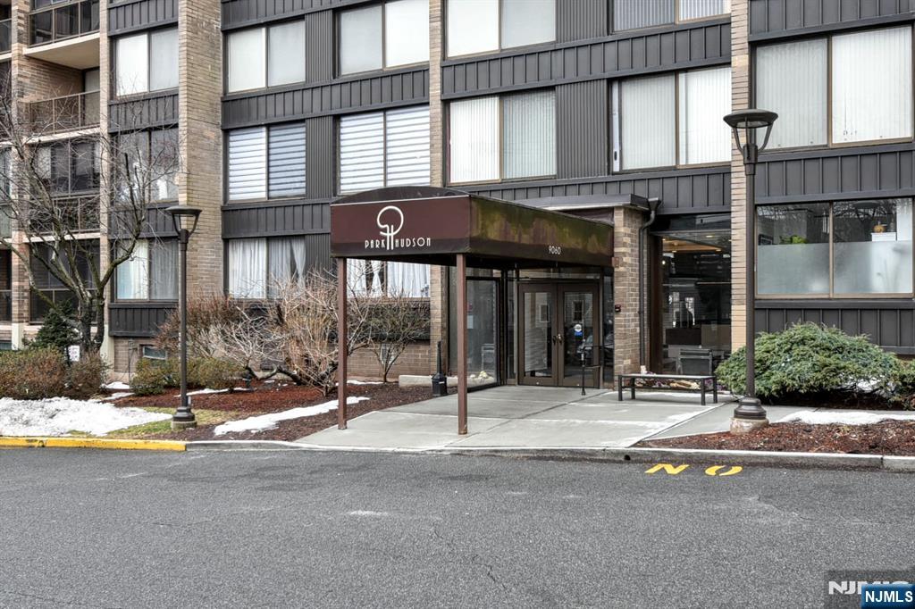 9060 Palisade Avenue 1003