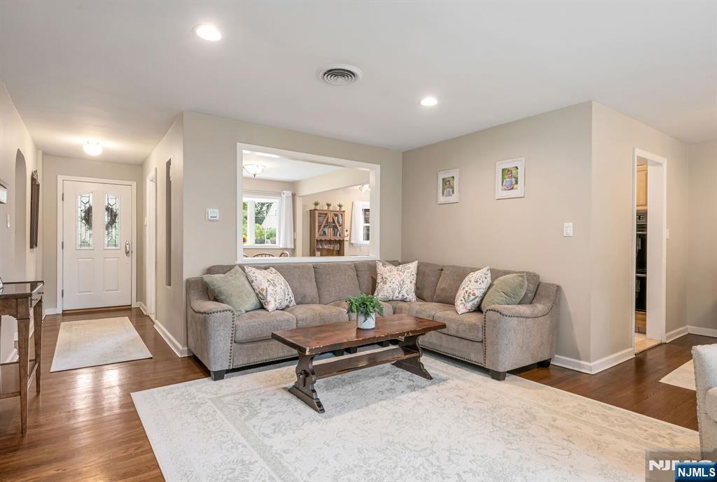 15 Kingwood Drive