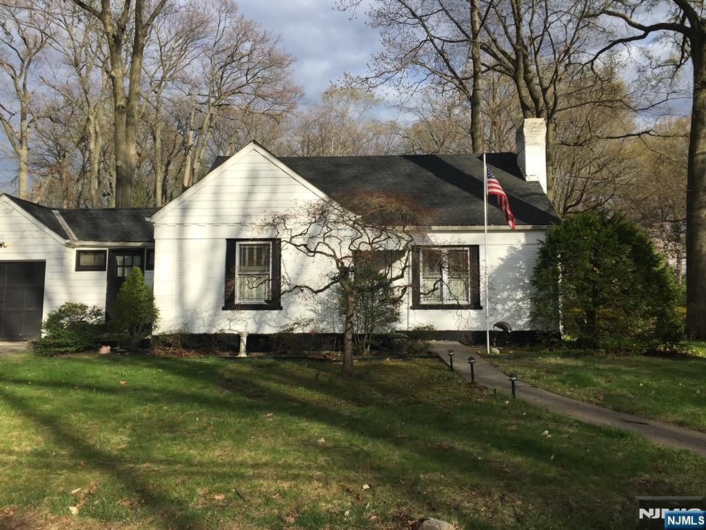 Photo of 328 Fairmount Avenue, Hackensack, NJ 07601 (MLS # 26006091)