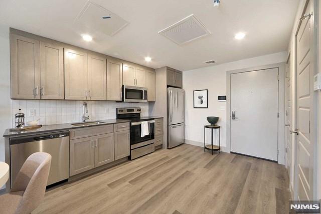 548 Franklin Avenue 214