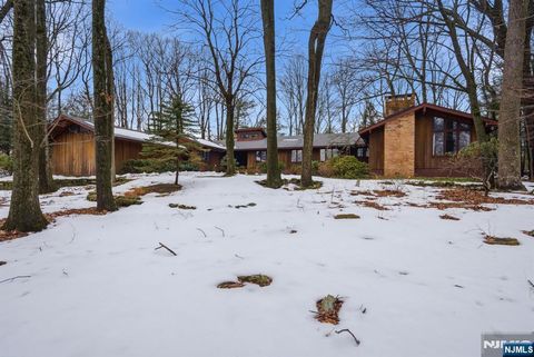 Photo of 40 High Ridge Road, Randolph Township, NJ 07869 (MLS # 26007696)
