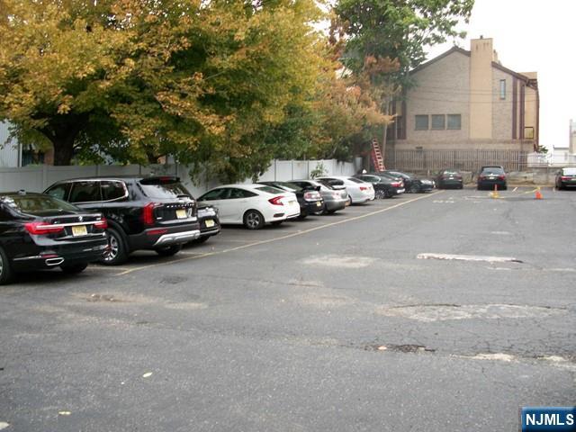 1605 John Street 203