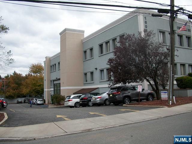 1605 John Street 203