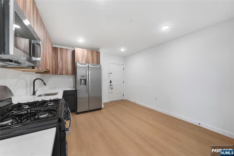 Photo of 768 Bergen St #5D, Newark, NJ 07108 (MLS # 26027842)