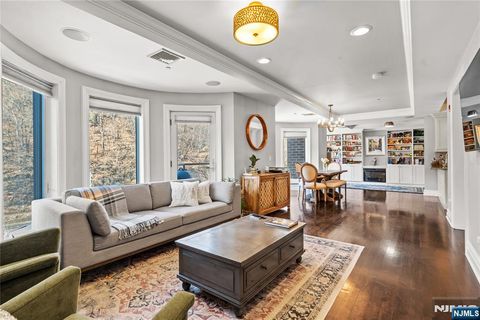 33 Cambridge Way Weehawken NJ 07086