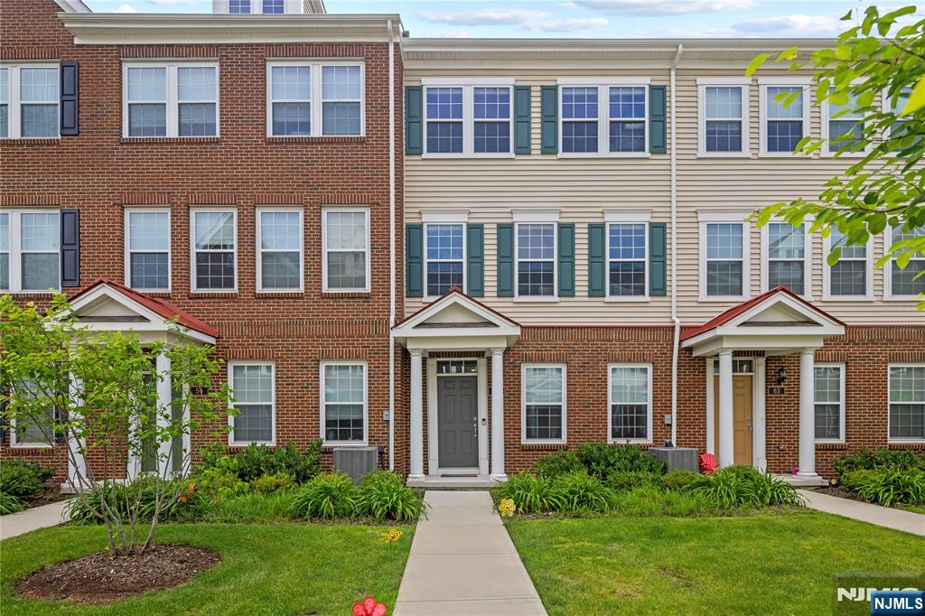 Rental Property at 61 Landmark Ln 903, Fair Lawn, New Jersey - Bedrooms: 3 
Bathrooms: 3 
Rooms: 9  - $4,975 MO.