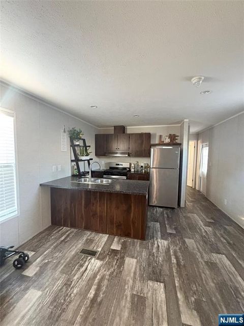 131 Elm Lodi NJ 07644