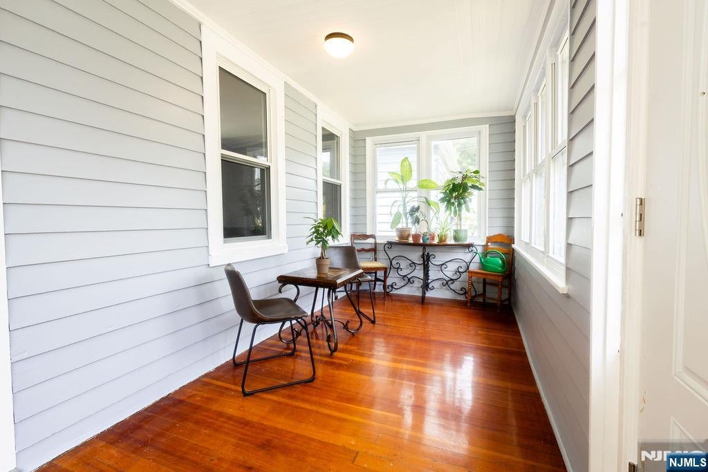 24 Maolis Avenue