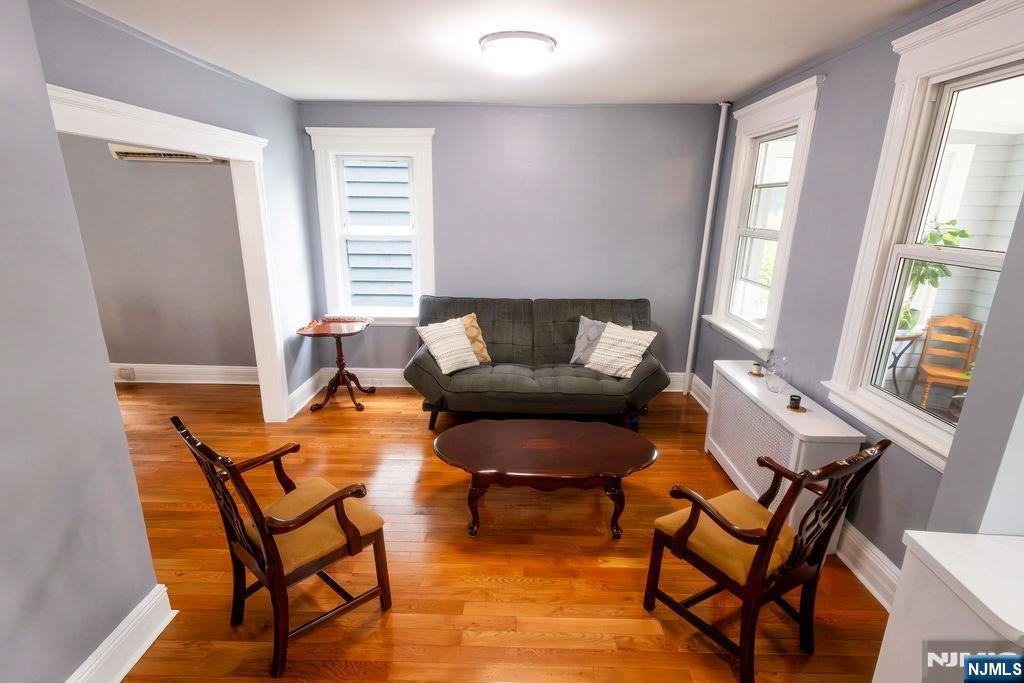24 Maolis Avenue