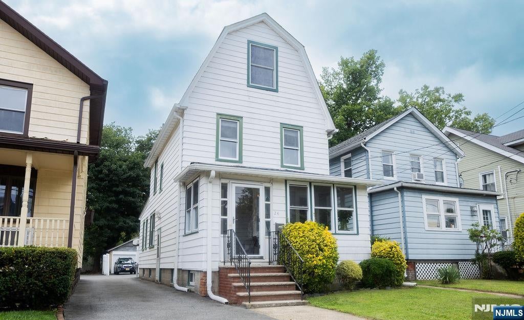 24 Maolis Avenue
