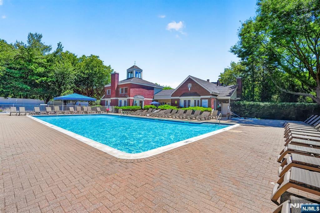 502 Livingston Court N502