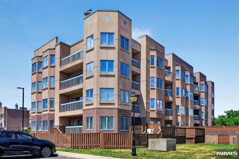 Photo of 502 Livingston CT #N502, Edgewater, NJ 07020 (MLS # 26034388)