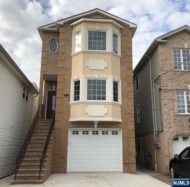 Rental Property at 111 7th St 2F, Harrison, New Jersey - Bedrooms: 2 
Bathrooms: 2 
Rooms: 4  - $2,700 MO.