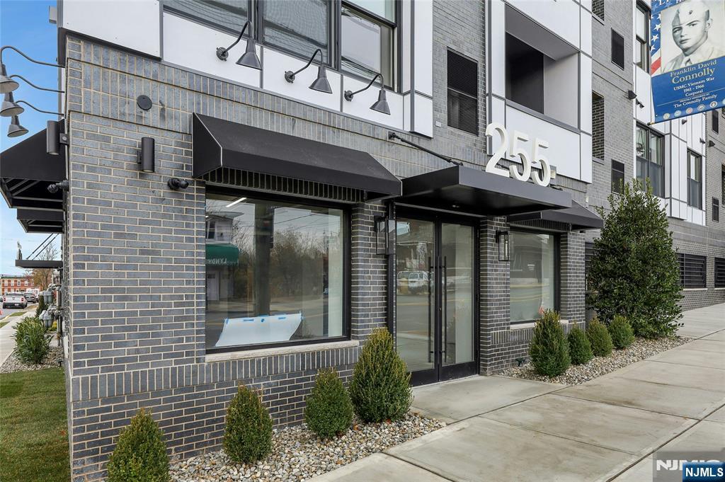 255 Ridge Road retail