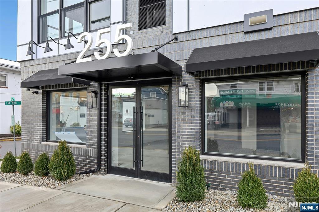 255 Ridge Road retail