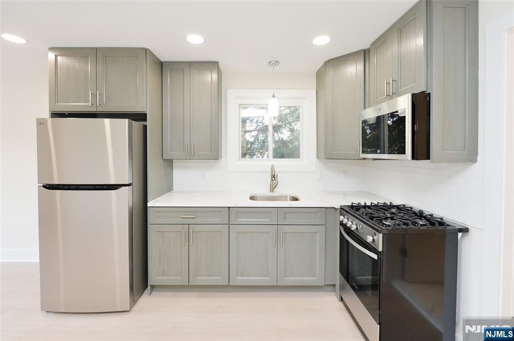 255 Rea Avenue 6