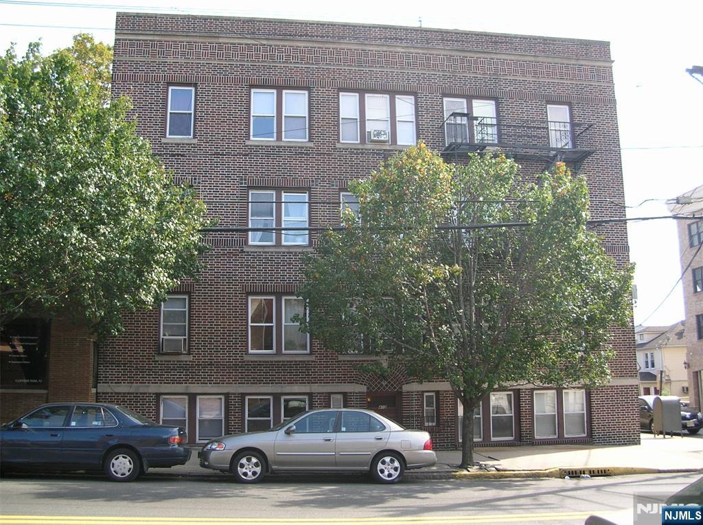 402 Anderson Ave B, Cliffside Park, New Jersey - 1 Bedrooms  
1 Bathrooms  
3 Rooms - 