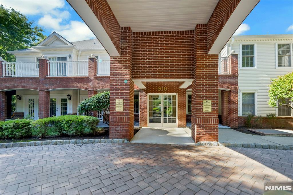 100 Ridgewood Road 215